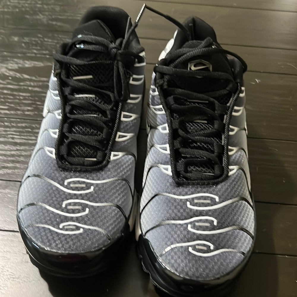 Nike shoes brand new without box never worn size 12